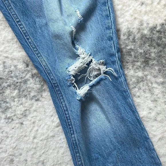 Abercrombie & Fitch High Rise Ripped  Jeans​ - Picture 3 of 13